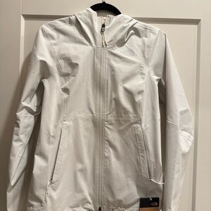 The North Face White Ski Jacket with Waterproof Fabric and Athletic Cut